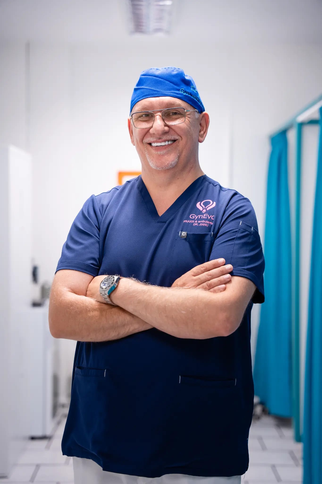 Doctor medic George-Gabriel Jianu in der Praxisklinik GynEvo